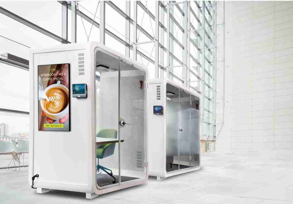 PA直营子公司达擎之智慧行动办公舱，，，，采用PDLC智能调光玻璃设计，，，，透过通电与断电的电流切换，，呈现透明与雾面效果，，，，具节能降耗特性并兼顾隐私，，，确保信息安全