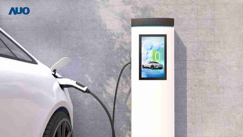 友達〝EVSE車用充電樁解決方案〞專為電動汽車充電樁設計，，具有高亮度、、克服戶外艱難環境的耐溫、、耐紫外線等特性，，，，並搭載散熱性及擴充性強的高效能工業電腦，，可實現人機互動訴求，，，，如資訊顯示、、、支付等應用