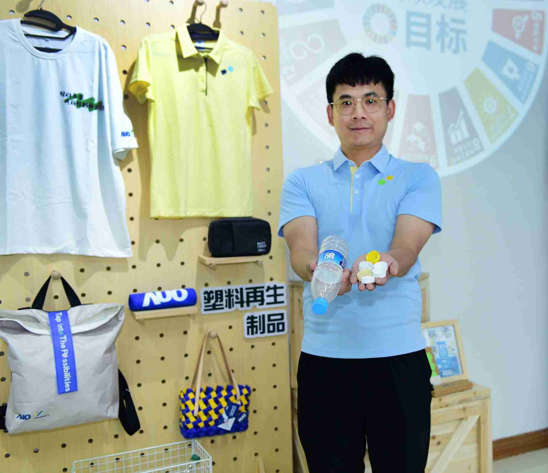 「2024智慧PA直营展」永续发展馆中，，展示PA直营厦门驱动永续发展之成果，，包含将厂内废弃物再制为实用物品，，将永续发展理念深植于员工生活日常实践