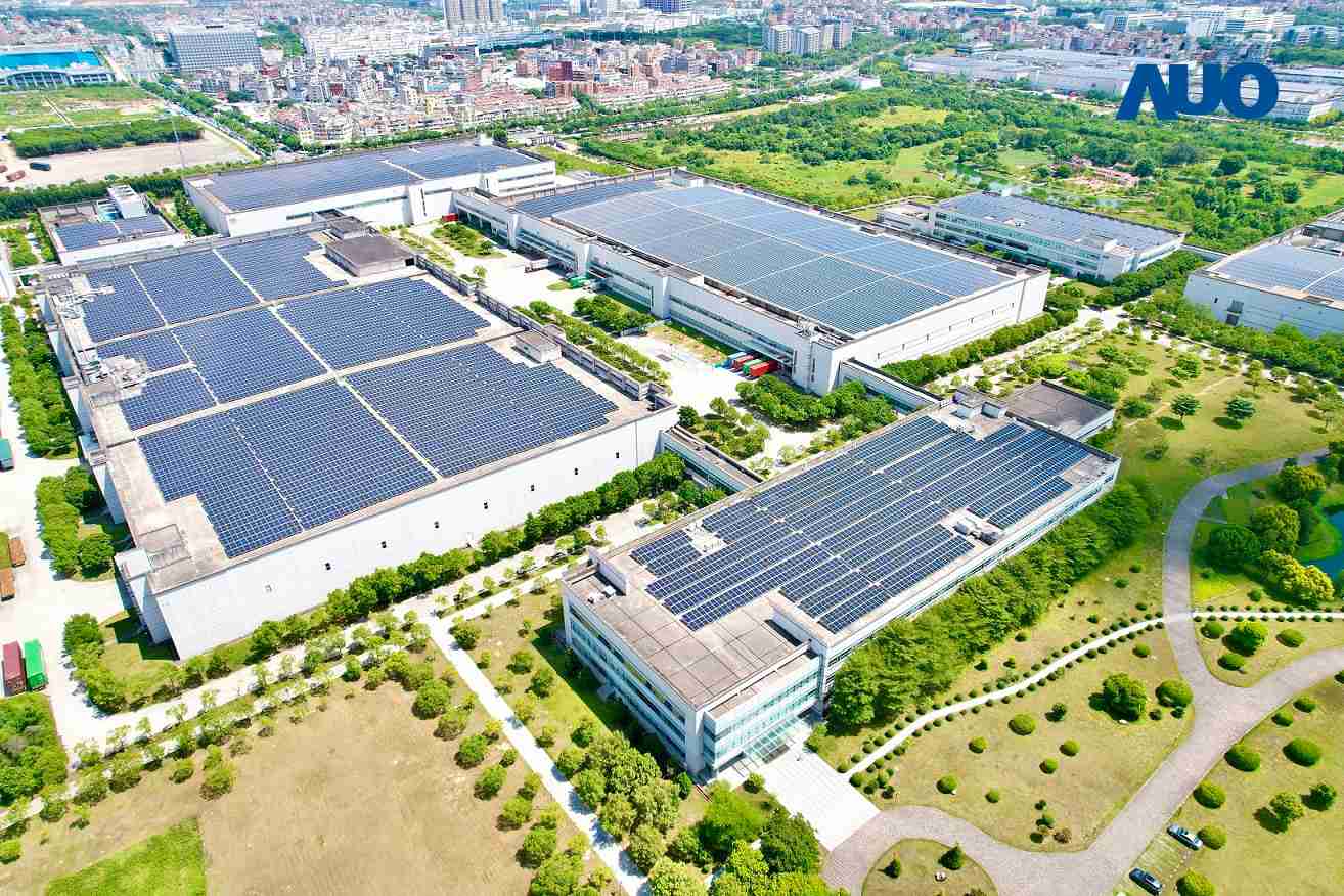 PA直营厦门推动智能制造同时，，透过绿电创能纵深推进绿色转型，，，，厂区全屋顶铺设太阳能光伏板，，每年太阳能发电 2,600多万度